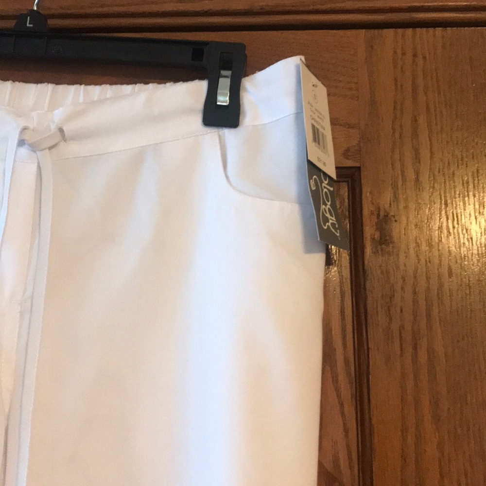 Scrub bottoms 👖 - Picture 2 of 3